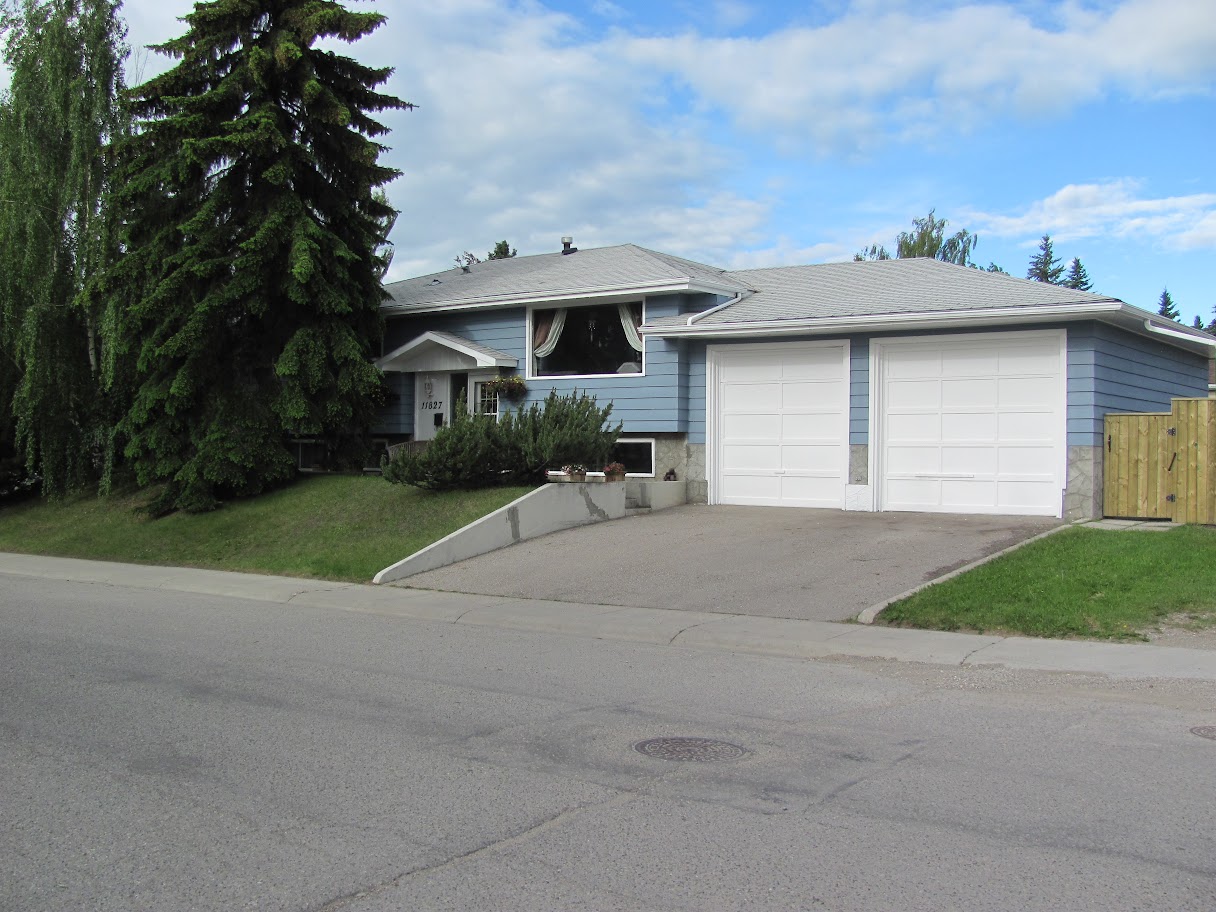 Chris Marshall | RE/MAX Calgary : Villa Bungalows in Calgary
